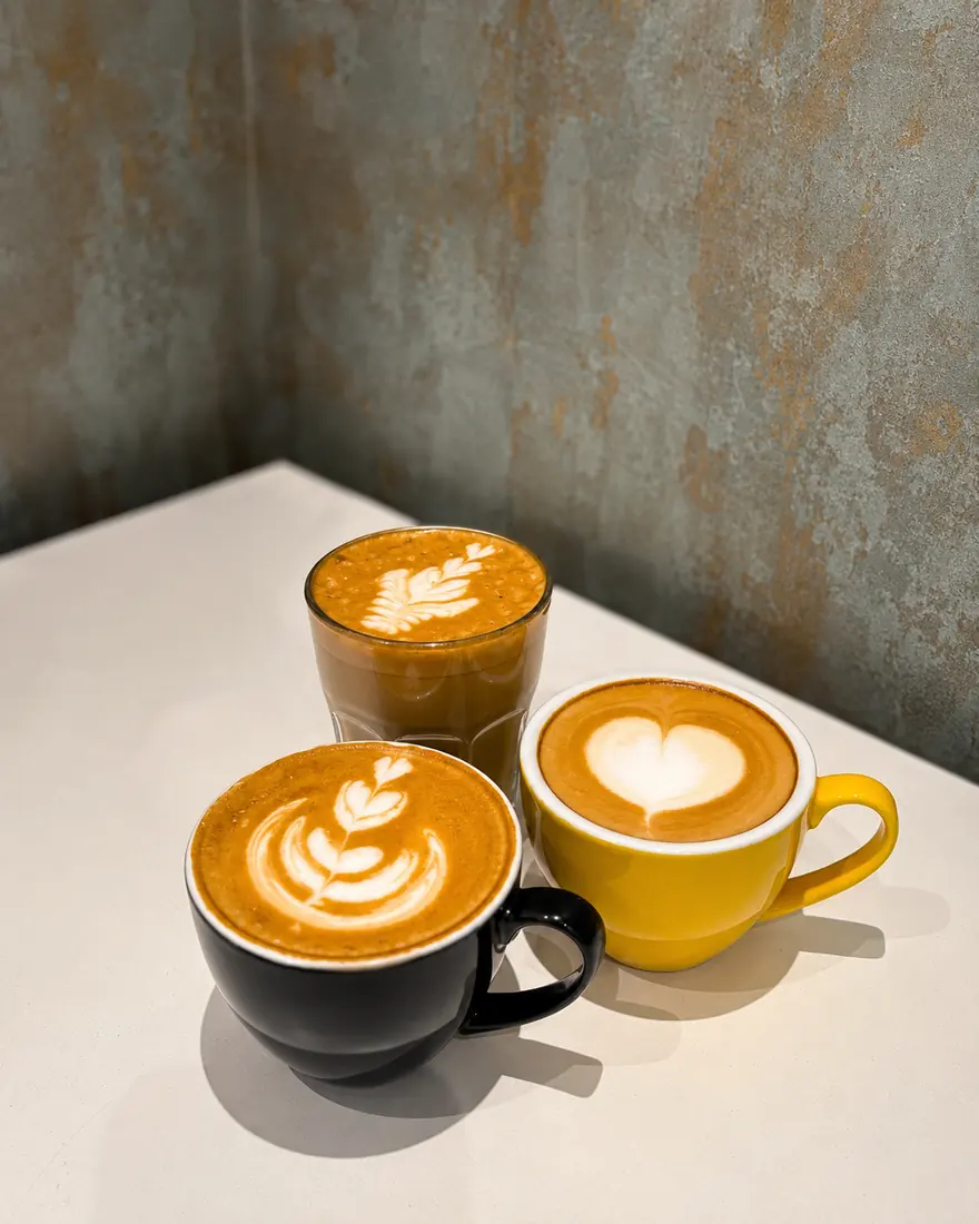 Tres cafés servidos en DROP